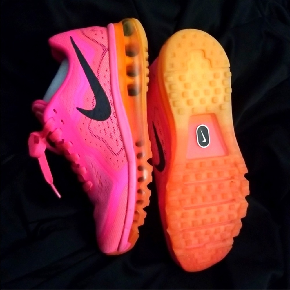 New Nike Airmax, 2014, size 7.5 womens. Hot pink & orange.